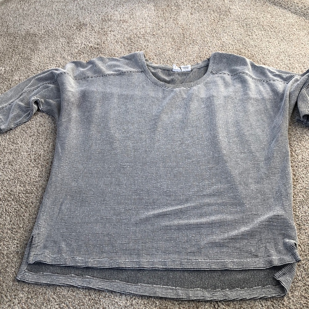 Black and White striped 1/4 length sleeve shirt